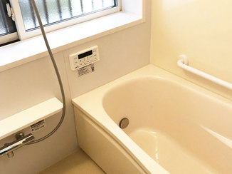 バスルームリフォーム シンプルながらも機能的な水廻りと、浴室の暖かさを逃さない内窓