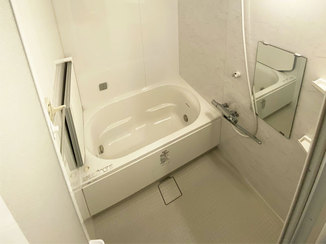 バスルームリフォーム ジェットバス付きのあたたかい浴槽でゆっくりくつろげるバスルーム